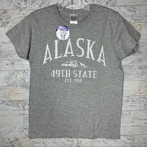 Gildan Women’s Gray Alaska 49th State T-Shirt Size Small